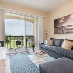 Beautiful Modern Condo in Prime Location