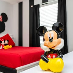 Storey Lake Home, Mickey & Minions Beds, Sleeps 12