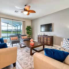 Stunning Home, Private Pool, Great Location