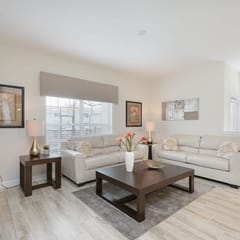 Stunning Storey Lake Villa, Prime Location