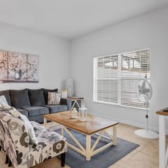Townhome 4BR with Pool at Storey Lake