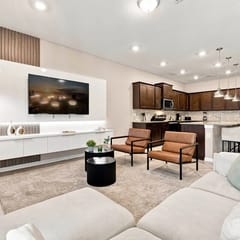 Stunning 10 Bed Home with Themed Rooms, Pool