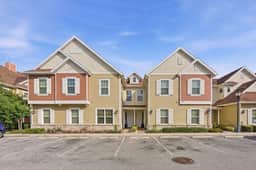 4 Suites, Private Jacuzzi & Prime Location