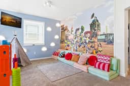 5BR Family Home, Pool, Theme Beds, Space, Location