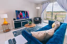 Beautiful Decor 2BR Apartment Near Disney