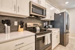 Beautiful Decor 2BR Apartment Near Disney