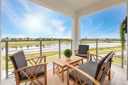 Chic 2Bed Condo at Storey Lake, Mickey Room