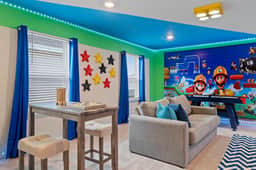 Chic 7Bed with private pool, theme bedrooms