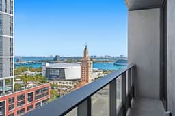Chic Studio in Downtown Miami with Top Amenities