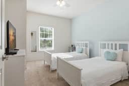 Comfortable 3BR townhome Near Parks, Great Value