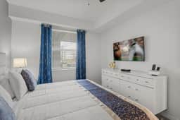 Cozy & Stylish 2BR Condo, Prime Storey Lake Spot