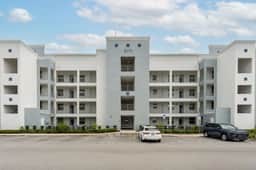 Elegant 2BR in Storey Lake, Top Location
