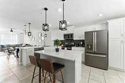 Elegant 2BR in Storey Lake, Top Location