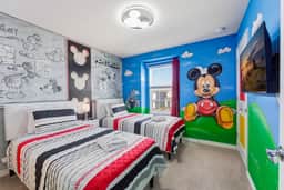 Family Home with Pool, Mickey & Toy Story Rooms