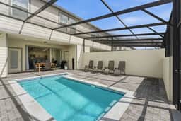 Family Home with Pool, Mickey & Toy Story Rooms