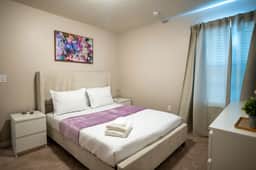 Fun and Relax, 10 Bed Home, Pool, Themed Rooms