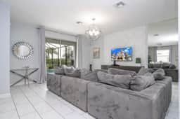 Home 6Bed , Themed Rooms, Game Room, Storey Lake