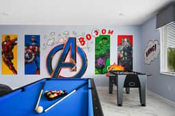 Home 9 Bed Themed Rooms, Pool, Storey Lake