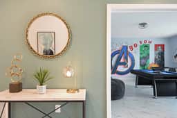 Home 9 Bed Themed Rooms, Pool, Storey Lake