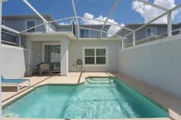 Modern 5BR Retreat, Pool, Water Park & More