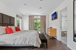 Pet Friendly 4 BR with Hot Tub