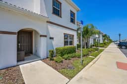 Relax in Style at this Spacious 4-Bedroom Villa!