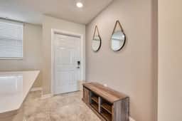 Spacious 2BR, Mickey Bedroom, Lake View