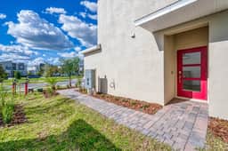 Spacious Modern Condo, Mickey and Game Room Fun