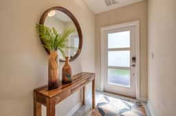 Spacious Modern Condo, Mickey and Game Room Fun