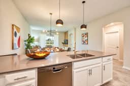 Spacious Modern Condo, Mickey and Game Room Fun