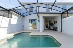 Stylish & Fun Retreat, Pool, Themed Rooms