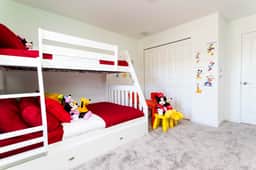 Stylish & Fun Retreat, Pool, Themed Rooms