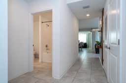 Stylish 2-BR Apt, Sleeps 7, Near Disney Magic