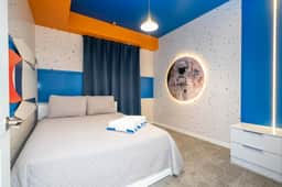 Stylish 2-BR Apt, Sleeps 7, Near Disney Magic