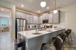 Stylish 3BR Condo, Spacious with Mickey Theme