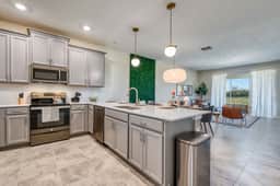 Stylish 3BR Condo, Spacious with Mickey Theme