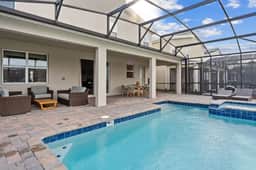 Themed 7Bedroom and Pool 18 guests