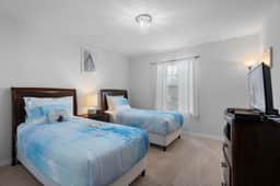 Townhome 4BR with Pool at Storey Lake