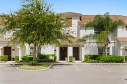 Townhome 4BR with Pool at Storey Lake