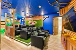 Unique Luxury Villa, Pool, Games and Themed Beds