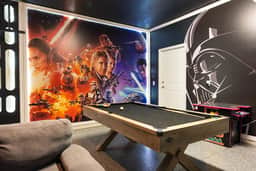 Stunning 10 Bed Home with Themed Rooms, Pool - Image 3