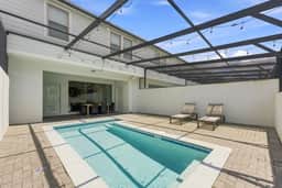 Premium 5-Bed Townhome, Themed, Perfect Location - Image 2