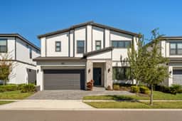Stunning 6BR, Private Pool, Prime Location - Image 5
