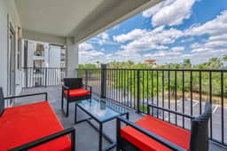 Stay Close to the Action, Spacious 3BR, Sleeps 8 - Image 4