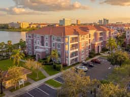 Designer Luxury 3BR, Stunning Lake View, Vista Cay - Image 5