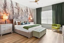 Designer Luxury 3BR, Stunning Lake View, Vista Cay - Image 3