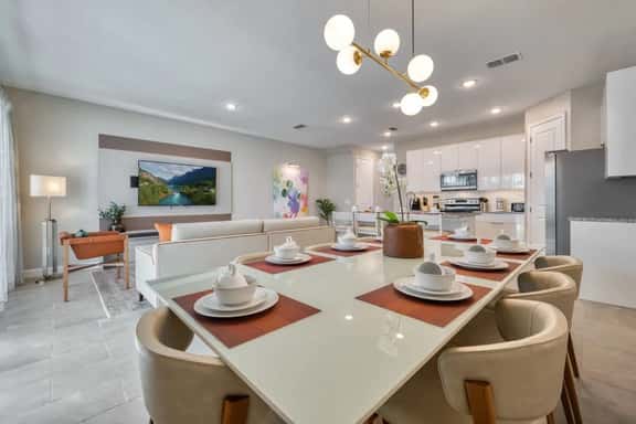Affordable luxury home for 8 guests close to parks - Image 1