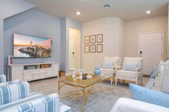 Amazing 5 Suite Home with Resort-Style Amenities - Image 1