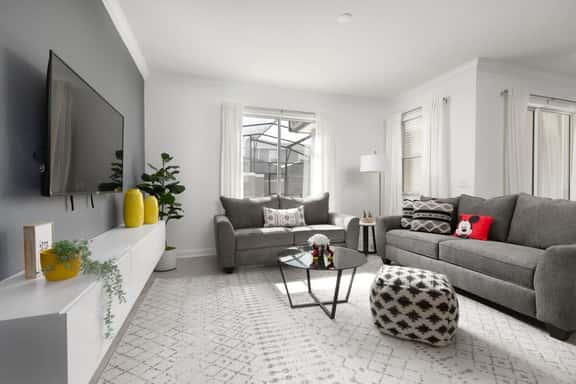 Charming Mickey-Themed Home, Prime Location - Image 1