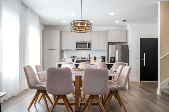 Chic & Comfortable 4BR Home Near Theme Parks - Image 1